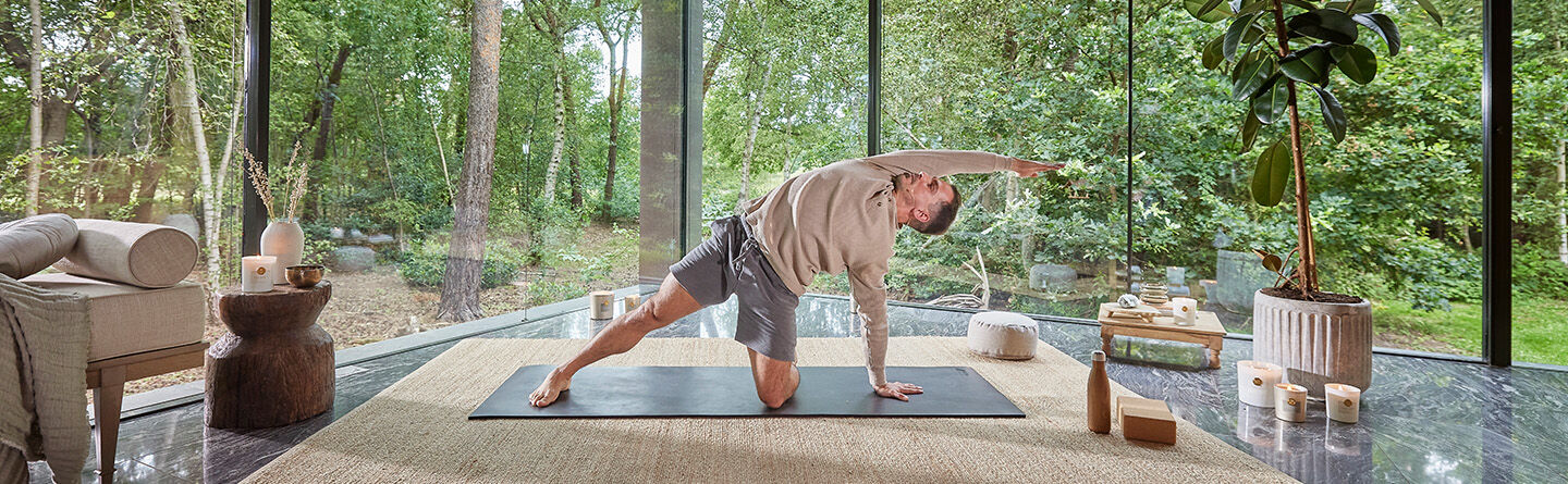 Anxious? Give yourself some love with this 20-minute grounding yoga stretch